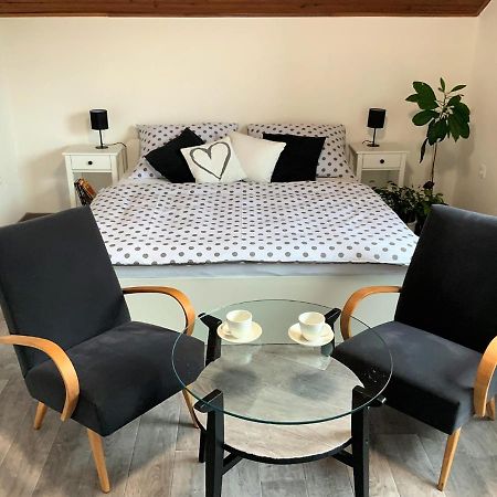 Apartman V Podkrovi Hostinné Exterior foto